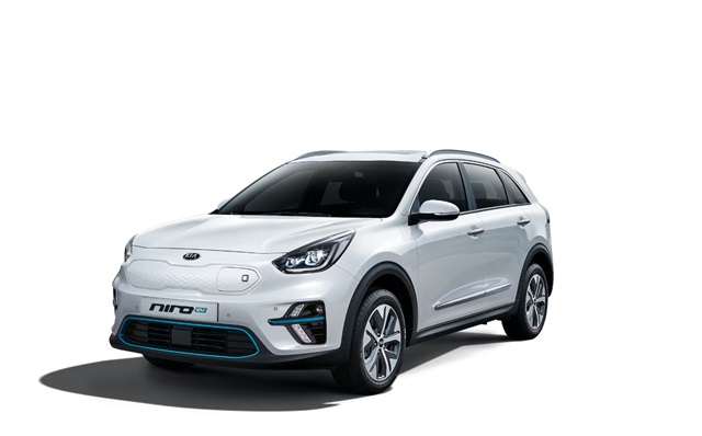 26일(현지시간) 미 도로교통안전국(NHTSA)에 따르면 기아는 2023∼2025년식 니로 EV·플러그인하이브리드(PHEV)·하이브리드차 총 8만255대를 리콜한다. 사진은 기아 구형 니로 EV. /기아