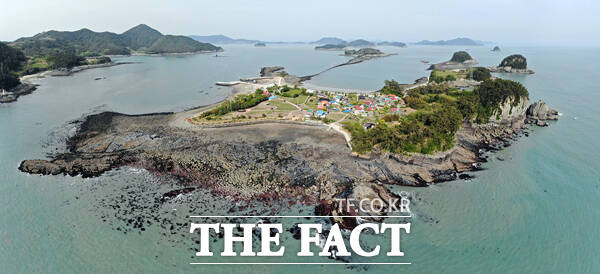 전남 내년 국가지질공원 지정을 추진중인 공룡발자국 화석이 있는 사도 /여수시