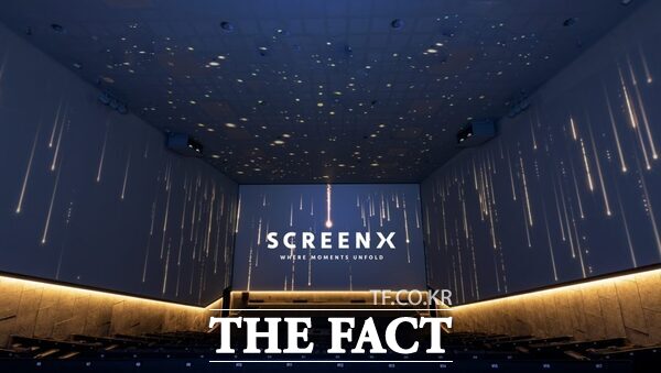 페인트팜의 스크린페인트가 CGV와 CJ 4DPLEX가 세계 최초로 선보인 4면 SCREEN X관의 천장 스크린 구현에 중추적인 역할을 했다. 사진은 4면 SCREEN X관 천장 스크린 시연 모습./대전혁신센터