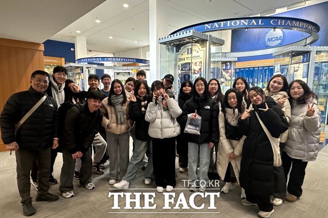 과천시 청소년 어학연수단이 미국 듀크대학교를 방문했다. /과천시