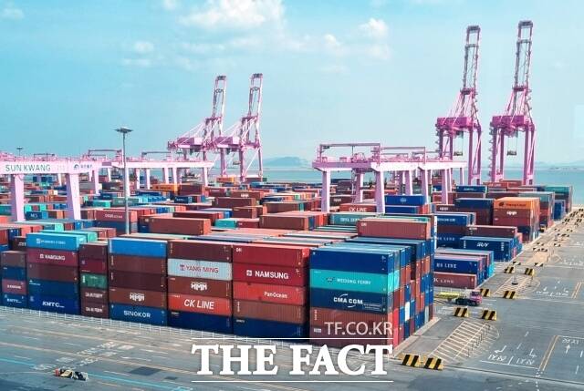 한국의 1월 수출액은 491억2000만달러로 지난해 같은 달보다 10.3% 감소했다. /더팩트 DB