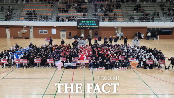 제1회 대전광역시야구소프트볼협회장배 꿈나무 전국초등학교 야구대회 개막식이 1일 한밭체육관에서 개최됐다./정예준 기자