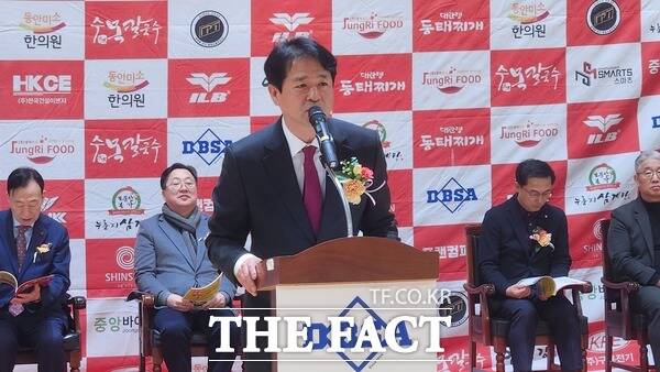 이성호 대전야구소프트볼협회장이 1일 열린 제1회 대전광역시야구소프트볼협회장배 꿈나무 전국초등학교 야구대회 개막식에서 대회사를 하고 있다./정예준 기자