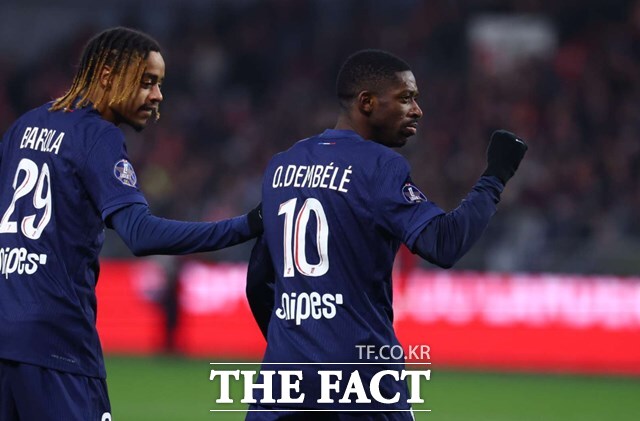 PSG의 선제골을 합작한 브래들리 바르콜라(왼쪽)와 우스만 뎀벨레./PSG