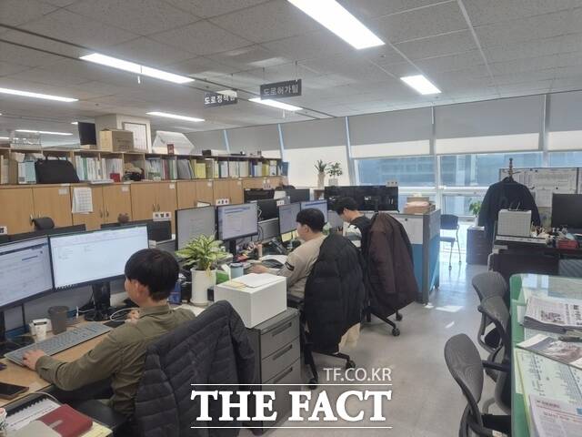 도로 점용허가를 통합관리하는 당진시 도로허가팀 사무실 모습 /당진시