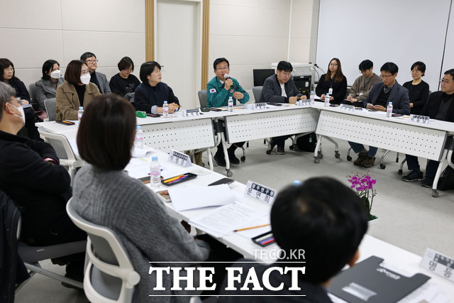 광산구가 지속가능일자리특구 조성 녹서 제작에 착수했다. 사진은 지난 1월 사회적대화 추진단 회의 모습./ 광주 광산구