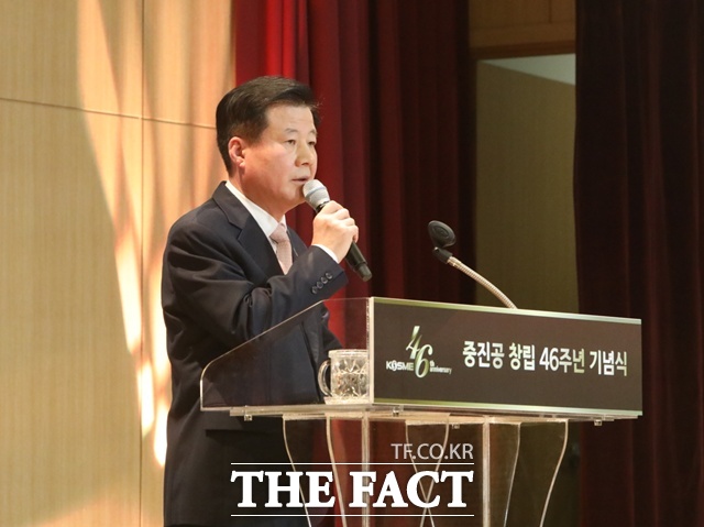 강석진 중진공 이사장이 창립 46주년 기념식에서 기념사를 하고 있다./ 중소벤처기업진흥공단