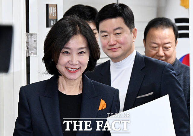 밝은 표정의 허은아 대표(왼쪽).