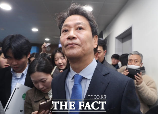 임종석 전 비서실장은 이날 자신의 SNS에 지금이라도 지난 대선에 대한 객관적 평가와 성찰부터 시작해야 한다며 대선 패배 원인은 문재인 전 대통령이 아닌 이 대표에게 있다고 지적했다./더팩트 DB