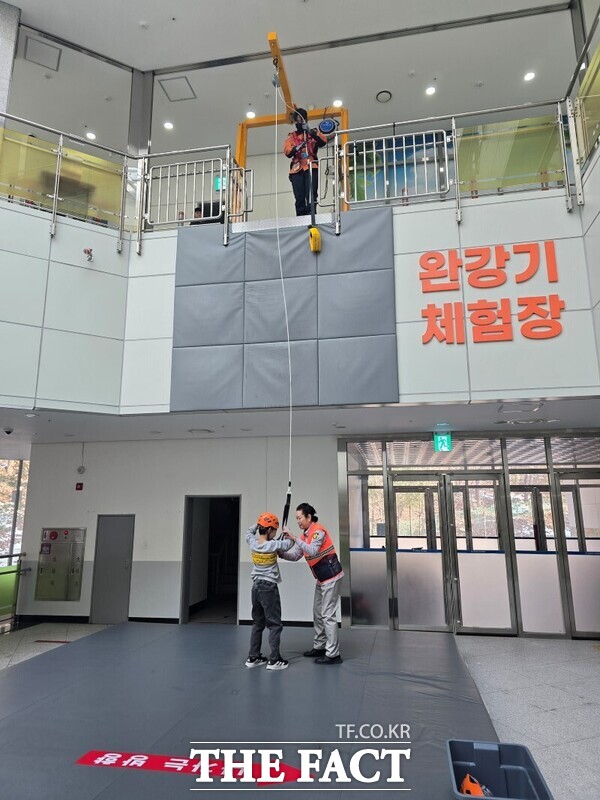 의용소방대원 체험관 내 활동 모습 /천안동남소방서