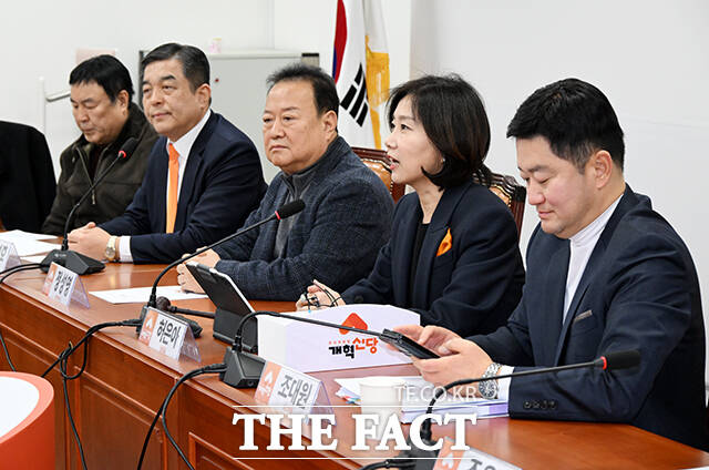 모두발언 하는 허은아 대표(왼쪽 네번째).