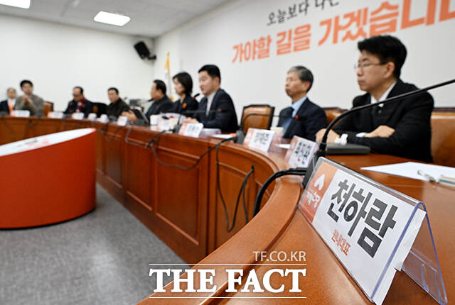 3일 오전 서울 여의도 국회에서 허은아 대표 주재로 개혁신당 최고위원회의가 열린 가운데 천하람 원내대표의 좌석이 비어있다. /국회=배정한 기자