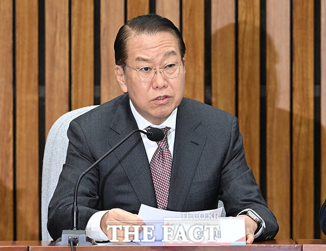 권영세 국민의힘 비상대책위원장이 3일 오후 예정된 마은혁 헌법재판관 임명과 관련해 헌법재판소가 권한쟁의 심판이 법과 판례에 맞지 않아 각하돼야 한다고 주장했다. /박헌우 기자