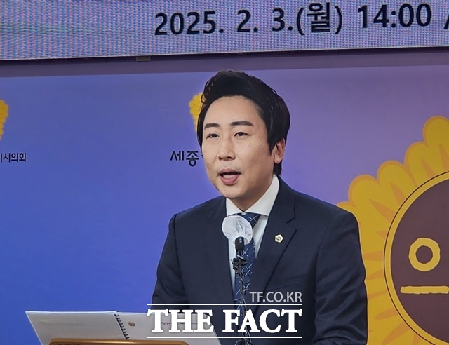 임채성 세종시의장이 3일 청사 대회의실에서 제96회 임시회 의정브리핑을 하고 있다. /김형중 기자