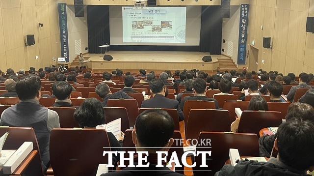 전북도교육청은 4일 창조나래 시청각실에서 2025년 국제교류수업 및 학생 해외연수 정책 설명회를 개최했다. /전북도교육청