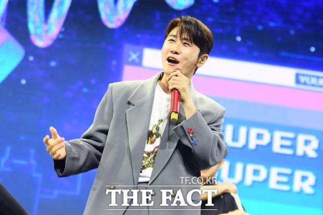 이른바 음원 사재기 혐의로 재판에 넘겨진 가수 영탁의 전 기획사 대표가 1심에서 징역 8개월을 선고받았다./장윤석 기자