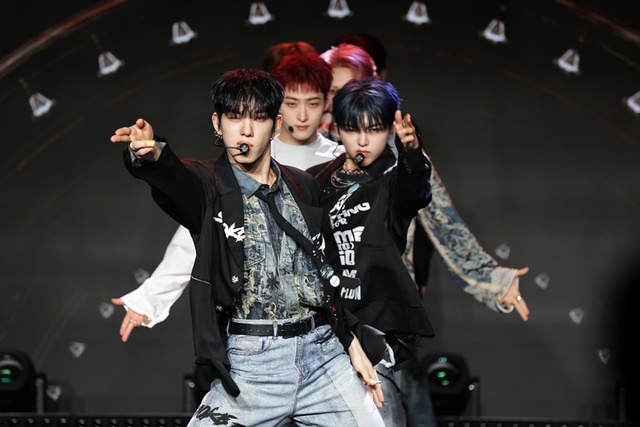 엽습생 때부터 타오르기 시작해 지금 가장 뜨겁다는 올아워즈는 Graffiti와 GIMME GIMME를 더블 타이틀곡으로 내세워 다채로운 매력을 전한다. /이든엔터