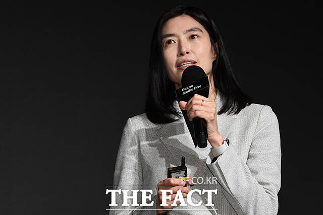 정신아 카카오 대표가 오픈AI와의 전략적 제휴 발표를 하고 있다.