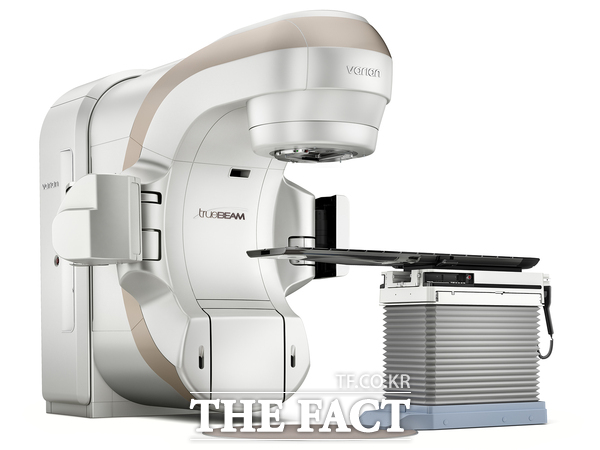 건양대병원이 꿈의 암 치료기라 불리는 첨단 방사선 암 치료기 트루빔(TrueBeam v4.1)을 도입하기로 확정했다. 사진은 트루빔 장비 이미지 /건양대병원