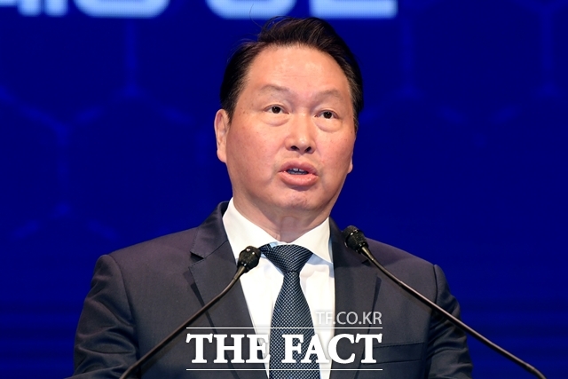 최태원 SK그룹 회장 겸 대한상의 회장(사진)과 20대 그룹 CEO들은 오는 19~20일 미국 워싱턴 DC를 공식 방문한다. /더팩트 DB