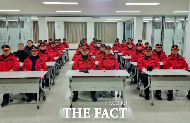 산불방지 발대식에 참석한 산불진화대원들./시흥시