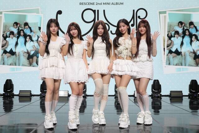 걸그룹 리센느가 5일 두 번째 미니 앨범 Glow Up 발매 쇼케이스를 개최하고 변화한 나 그리고 우리를 맑고 깨끗하게 표현했다. 희망의 메시지도 들어갔다고 소개했다. /더뮤즈엔터