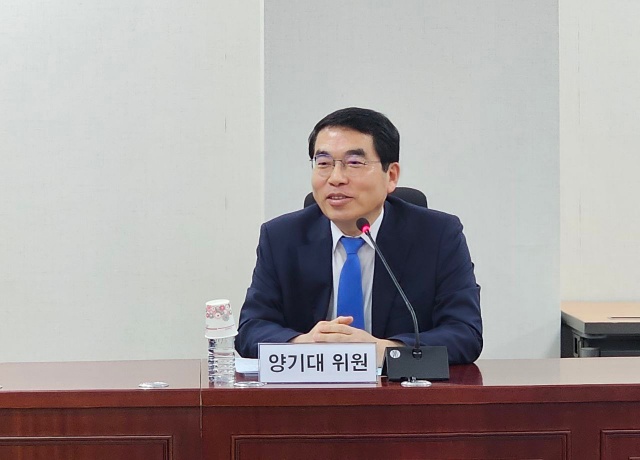비명계 모임 초일회 소속의 양기대 전 더불어민주당 의원은 이재명 대표의 위헌법률심판 제청과 관련해 헌법재판소 판결까지 시간을 끌어 정치적 리스크를 최소화하겠다는 의도로 보일 수밖에 없다라고 질타했다. /양 전 의원 SNS