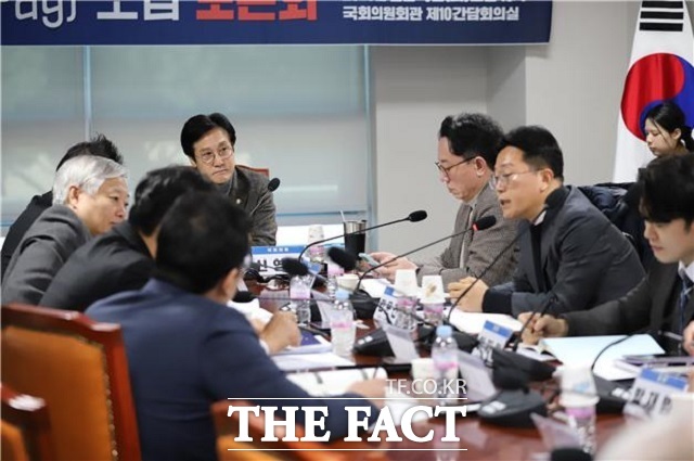 신영대 의원(더불어민주당, 전북 군산·김제·부안갑)은 국회의원회관 제10간담회의실에서 ‘이차전지 배터리 직접환급제 도입 토론회’를 개최했다. /의원실