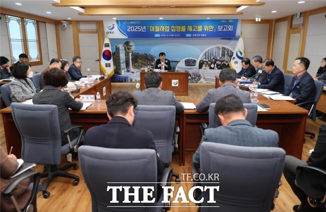 4일 장흥군청 상황실에서 ‘2025년 이월사업 집행률 제고 및 신속 집행 보고회’가 열리고 있다./장흥군