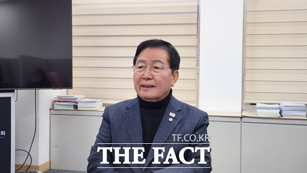 장종태 더불어민주당 의원(대전 서구갑)이 5일 대전시의회 기자실에서 차담회를 갖고 있다./정예준 기자