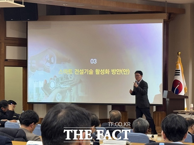 진경호 한국건설기술연구원 건설산업진흥본부장은 건설산업에 디지털 기술이 접목된 스마트 건설기술의 도입 및 구축이 시급하다고 말했다. /공미나 기자