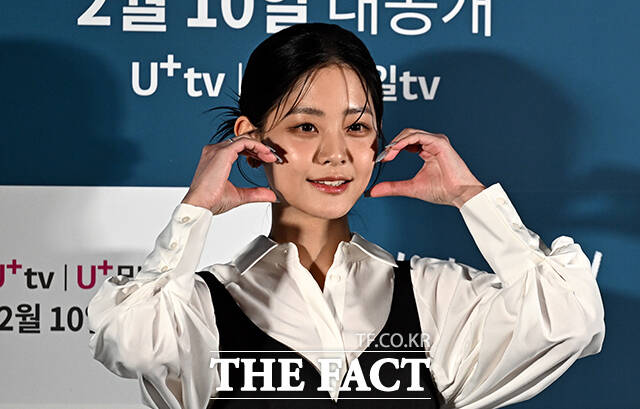 배우 정수빈이 6일 오후 서울 용산 CGV에서 열린 STUDIO X+U 드라마 선의의 경쟁 기자간담회에 참석해 포토타임을 갖고 있다. /임영무 기자