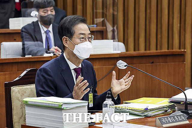 정부가 제출한 2025년도 예산안이 야당의 단독 처리로 4조 1000억 원이 삭감된 가운데, 한덕수 국무총리가 예산안 처리는 여야정이 함께 노력해야 한다고 강조했다. /남윤호 기자