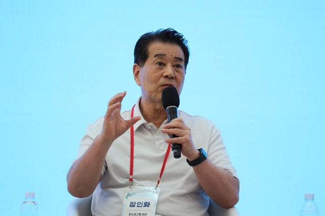 포스코홀딩스는 지난해 연결재무제표 기준 매출액 72조6880억원, 영업이익 2조1740억원을 기록했다. 장인화 포스코그룹 회장이 지난해 7월 경북 포항시 포스코 본사에서 타운홀 미팅을 갖고 직원들과 소통하는 모습. /포스코그룹