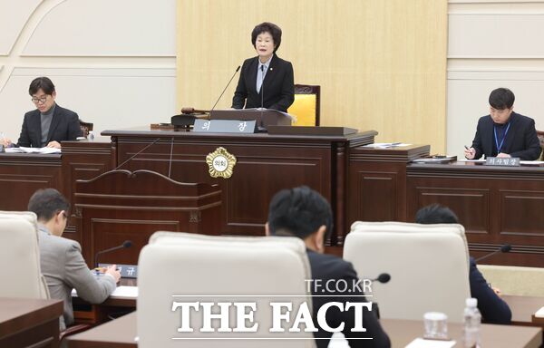 대전 동구의회가 6일 제284회 임시회를 개회하고 오는 14일까지 총 9일간의 의사일정에 돌입했다. 오관영 동구의회 의장이 개회를 선언하고 있다./대전 동구의회