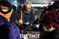  목원대, 대전역 거리급식소서 ‘혹한 속 따뜻한 나눔’ 배식 봉사