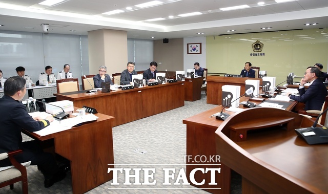 충남도의회 건설소방위원회는 6일 제357회 임시회 2차 회의를 열고 충남도 소방본부에 대한 2025년도 주요 업무계획 추진 상황을 청취하고 있다. /충남도의회