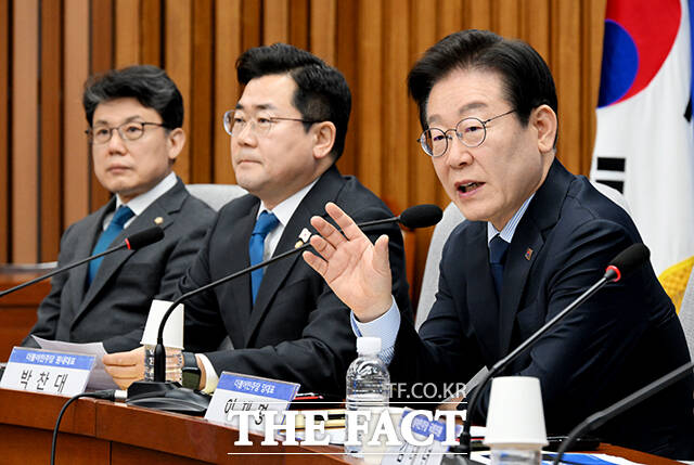 이재명 민주당 대표는 7일 국회에서 열린 최고위원회의에서 국민의힘은 무엇을 하자고 말만 하고 도저히 받아들일 수 없는 새로운 조건을 내걸어 실제 무산시킨다며 연금개혁도 그렇게 되지 않길 바란다라고 밝혔다. /배정한 기자