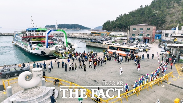 완도군은 ‘2025년 완도 방문의 해’를 맞아 관광 활성화를 위해 단체 관광객을 유치하는 여행사를 대상으로 인센티브 지원 사업을 추진한다./완도군