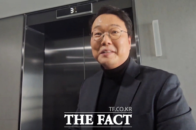 천하람 개혁신당 원내대표 겸 당대표 권한대행이 10일 서울 영등포구 여의도 개혁신당 당사에서 허은아 전 대표와 회동이 무산된 뒤 모여든 취재진 질문에 대답하고 있다. /서다빈 기자