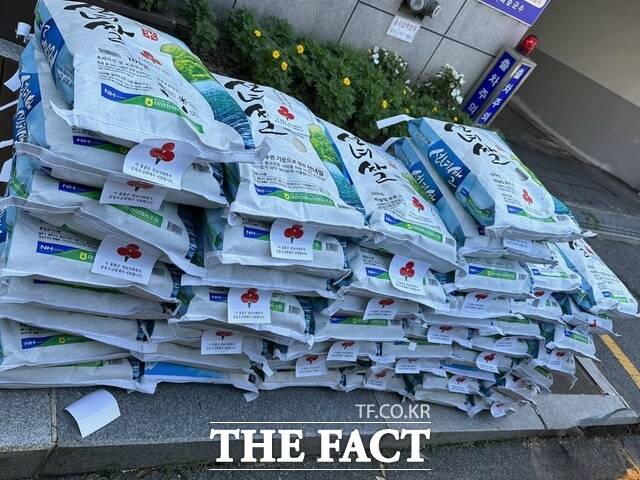 화순군 소재 기업인 박인희 대표가 고향사랑기부금 500만 원을 기탁하고 답례품으로 받은 150만 원 상당의 쌀 50포까지 재기부했다. 사진은 재기부한 쌀 50포./화순군