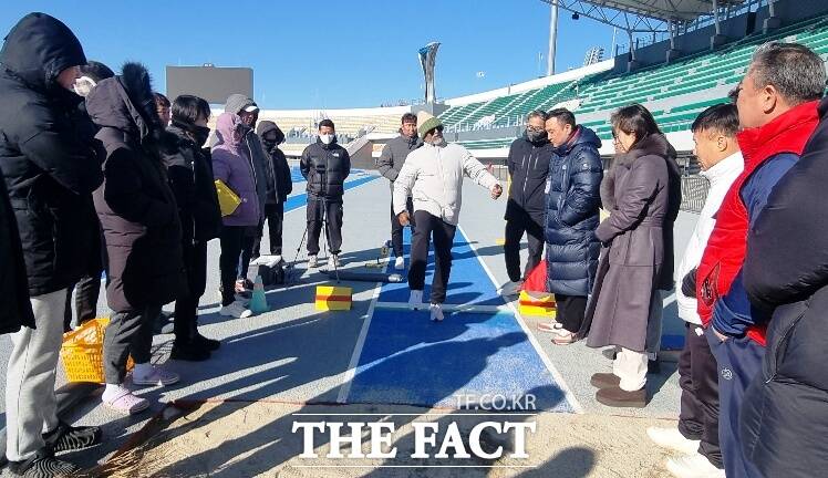 구미 아시아육상경기선수권대회를 운영하게 될 국가기술임원 양성교육이 구미시민운동장에서 진행되고 있다. /구미시