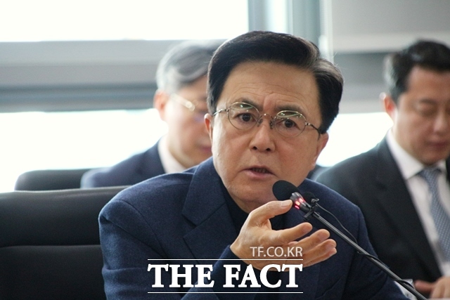 김태흠 충남도지사가 10일 도청 중회의실에서 열린 실국원장회의에서 ‘충남 지역혁신중심 대학지원체계(RISE)’ 4대 기본방향’ 취지에 맞지 않는 대학은 지원에서 배제할 것을 주문했다. /이정석 기자