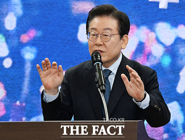 이재명 더불어민주당 대표는 민주적 공화국의 문을 활짝 열겠다며 국회의원 국민소환제를 도입하겠다고 밝혔다. /배정한 기자
