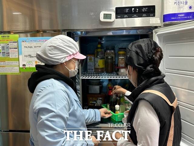서천군이 지역 내 어린이·사회복지 급식소를 대상으로 위생·안전·영양관리 강화에 나서고 있다. /서천군