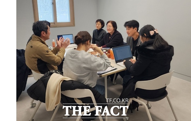 11일 예산군 윤봉길의사기념관에서 현충시설 활성화 방안 등을 논의 하기 위해 이동녕기념관, 대한광복기념관 관계자들이 현충시설 혁력망 강화를 위한 간담회를 하고 있다./ 예산군