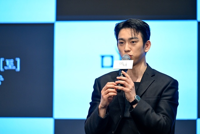 배우 박진영이 11일 오전 11시 서울 구로구 신도림 디큐브시티 더세인트에서 열린 채널A 새 토일드라마 마녀 제작발표회에서 이야기하고 있다. /채널A