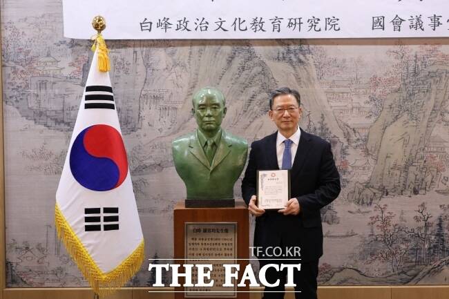 백봉신사상을 수상한 정성호 국회의원./정성호 의원실