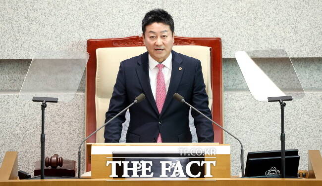 김진경 경기도의회 의장이 11일 열린 제382회 임시회 제1차 본회의에서 개회사를 하고 있다. /경기도의회