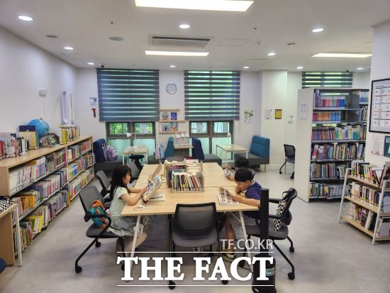 완주군은 작은도서관 50개 육성을 목표로 사립작은도서관 활성화에 나선다. /더팩트DB